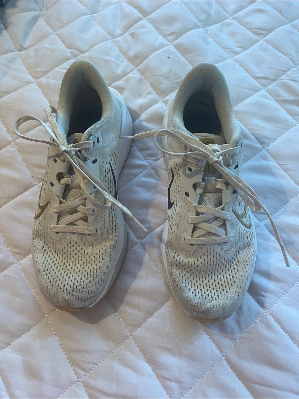 Nike Quest 6 White Women's Performance Running Sneakers - Size 8.5